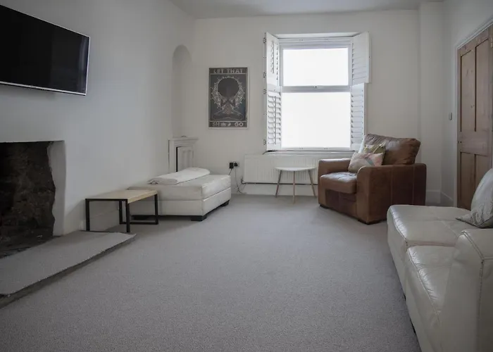 Ty Golau - 3 Bed Holiday Home - Pembroke
