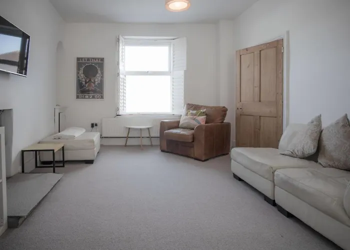Ty Golau - 3 Bed Holiday Home - Pembroke