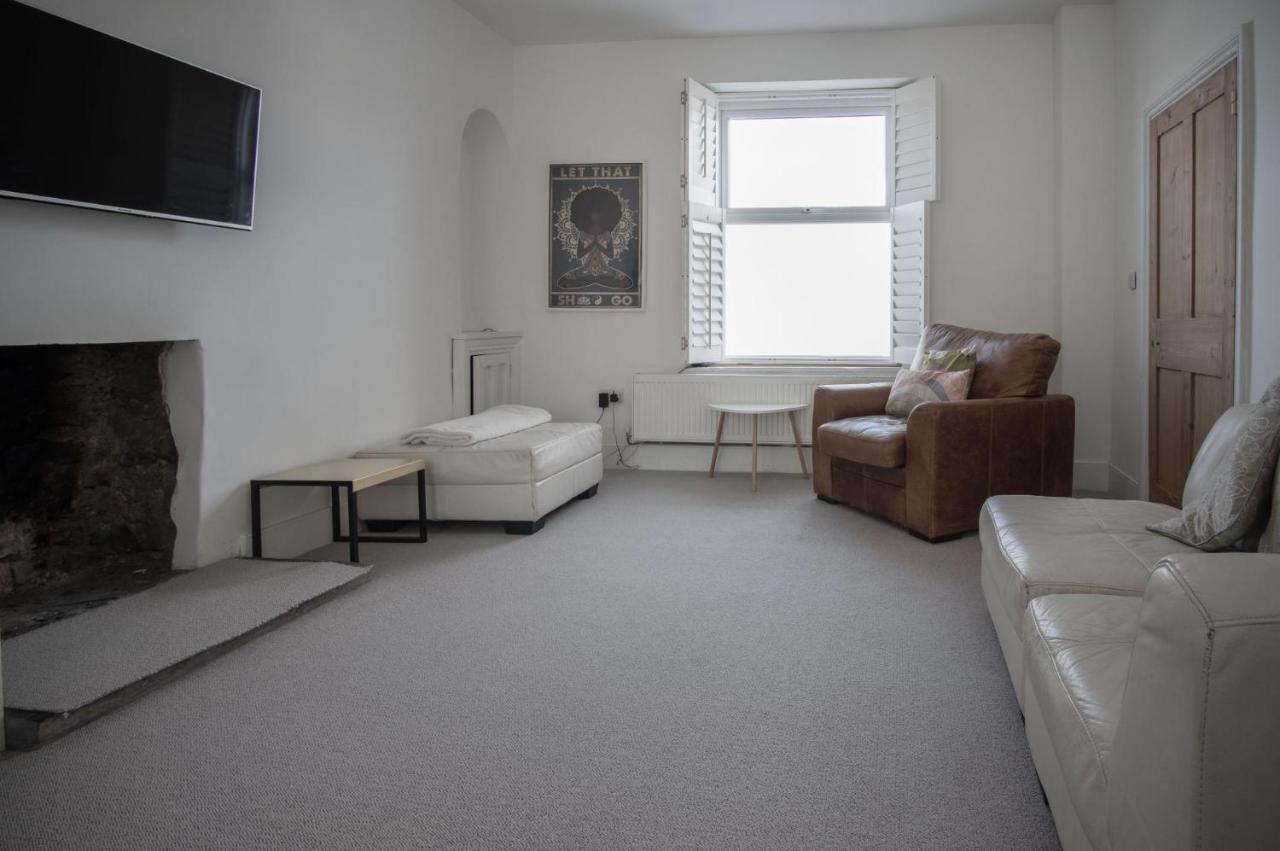 Ty Golau - 3 Bed - *